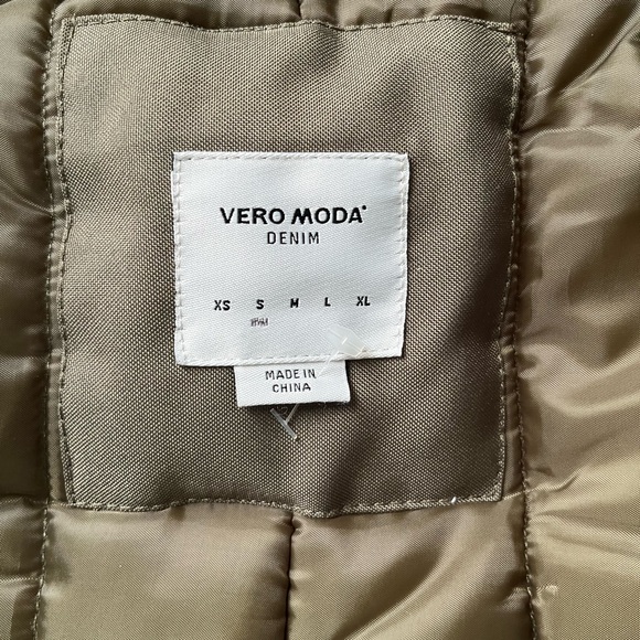 Army green winter jacket - Picture 2 of 3